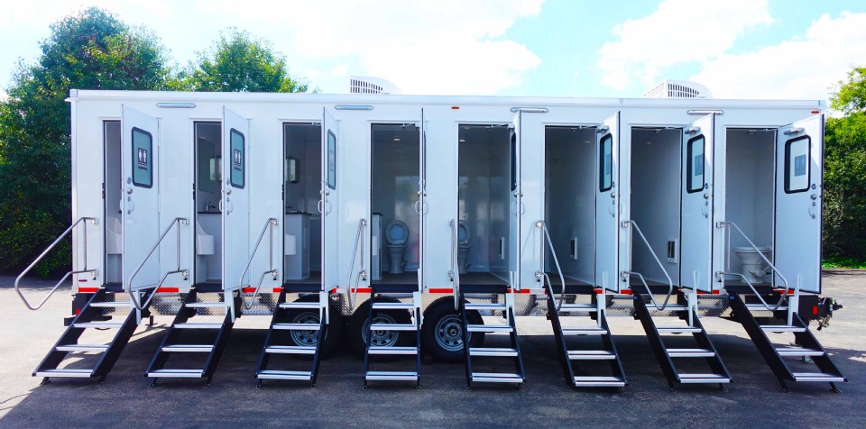 Benefits of Purchasing Restroom Trailers for Workers